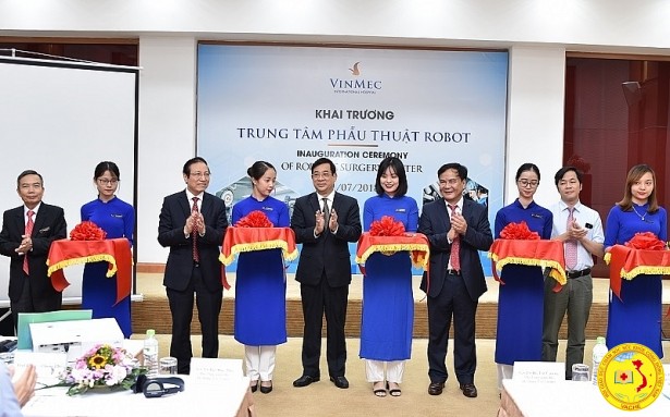 Từ ngày 21/7/2018, Trung tâm phẫu thuật robot Vinmec chính thức đi vào hoạt động.