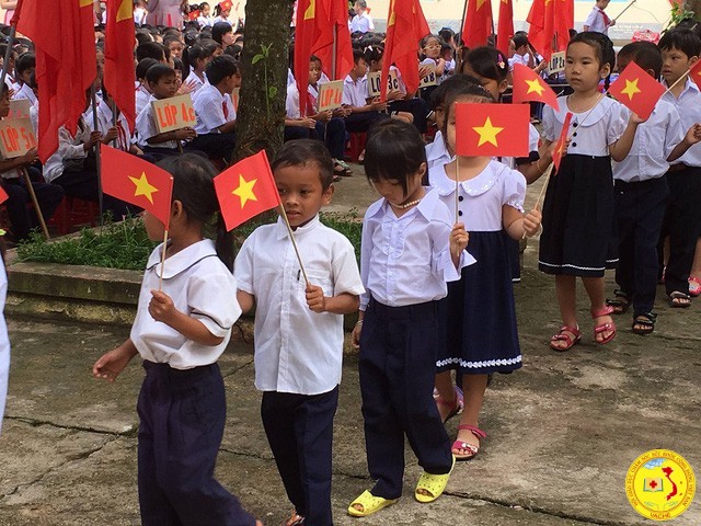 Học sinh tiểu học tại huyện miền núi Khánh Sơn (Khánh Hòa) khai giảng năm học mới
