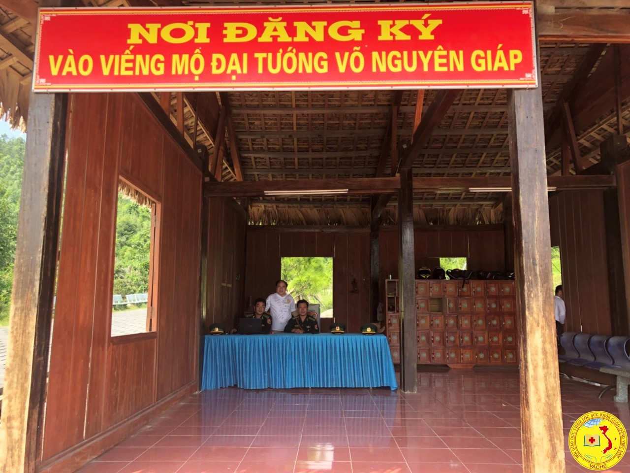 Hành trình Xuyên Việt vì sức khỏe cộng đồng đến Quảng Bình đăng ký viếng thăm mộ đại tướng Võ Nguyên Giáp