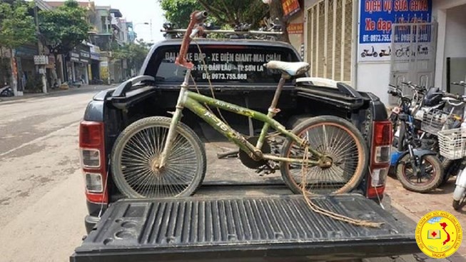 Chiếc Xe đạp của cậu bé Sơn La đạp hơn 100km từ Sơn La xuống Hà Nội thăm em bị bệnh.