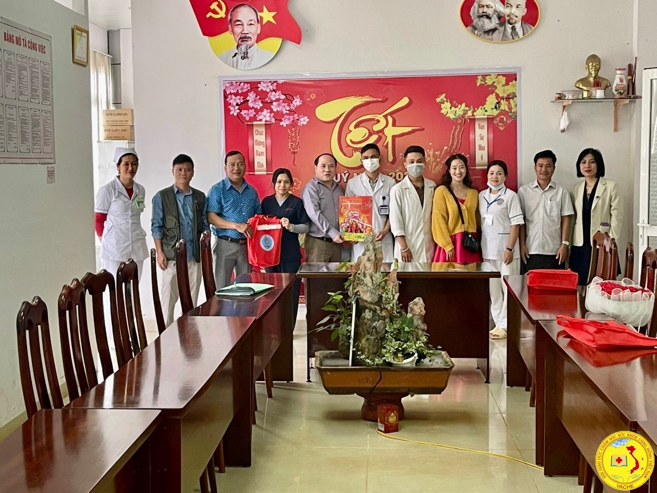VPĐD TW Hội GDCSSKCĐ Việt Nam tại TP.HCM thăm, chức mừng các thầy thuốc tiêu biểu