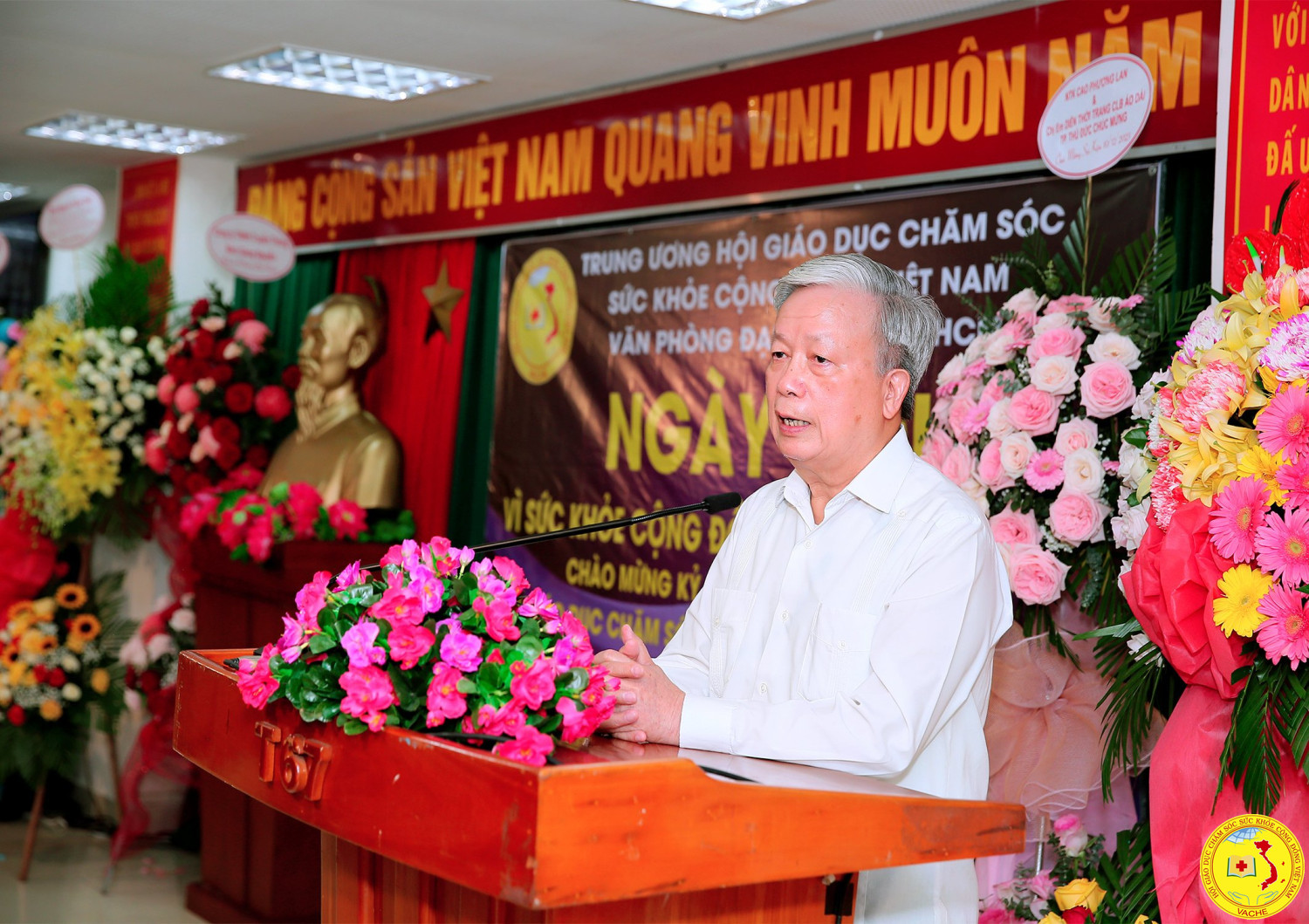 Chủ tịch TW Hội, ông Nguyễn Hồng Quân, nguyên uỷ viên trung ương Đãng, nguyên bộ trưởng Bộ Xây Dựng