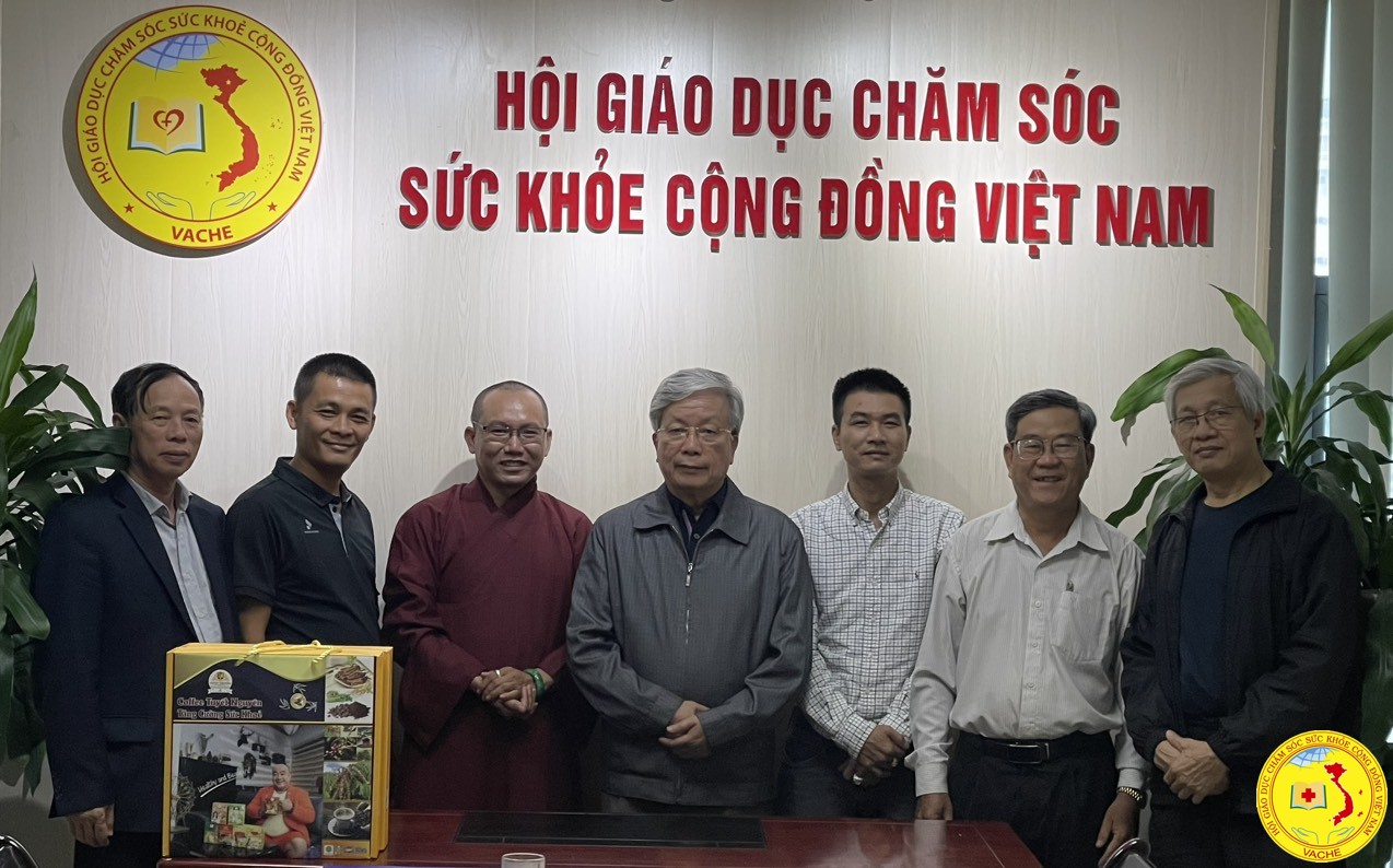 Lãnh đạo TW Hội GDCSSKCĐ Việt Nam chúc mừng Chi hội Bông Sen Trắng.