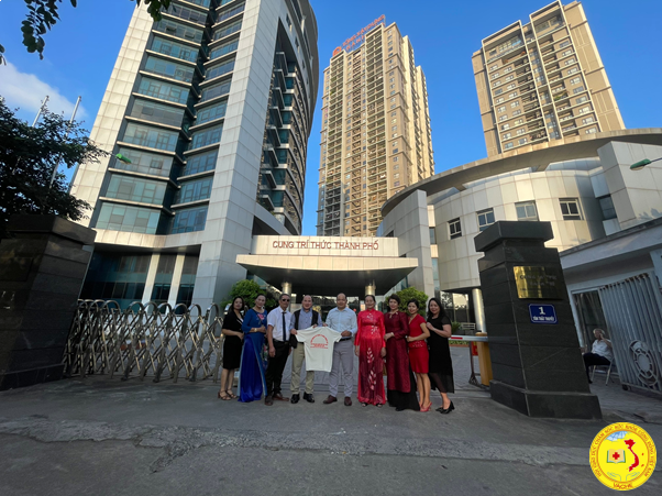 Ông Phạm đình vương và chiếc áo hành trình xuyên việt vì sức khoẻ cộng đồng chào mừng kỷ niệm 15 năm ngày thành lập Hội GDCSSKCĐ Việt Nam tại Trụ Sở TW Hội 