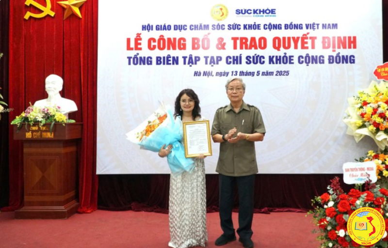 Nhà báo Chu Loan nhận quyết định bổ nhiệm chức vụ Tổng biên tập Tạp chí Sức khoẻ Cộng đồng.